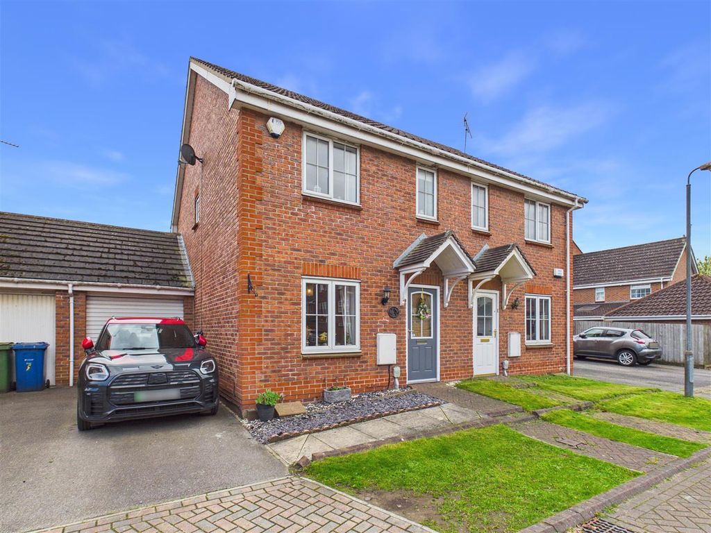 Property photo 1 of 17 Aire Close - Main Image