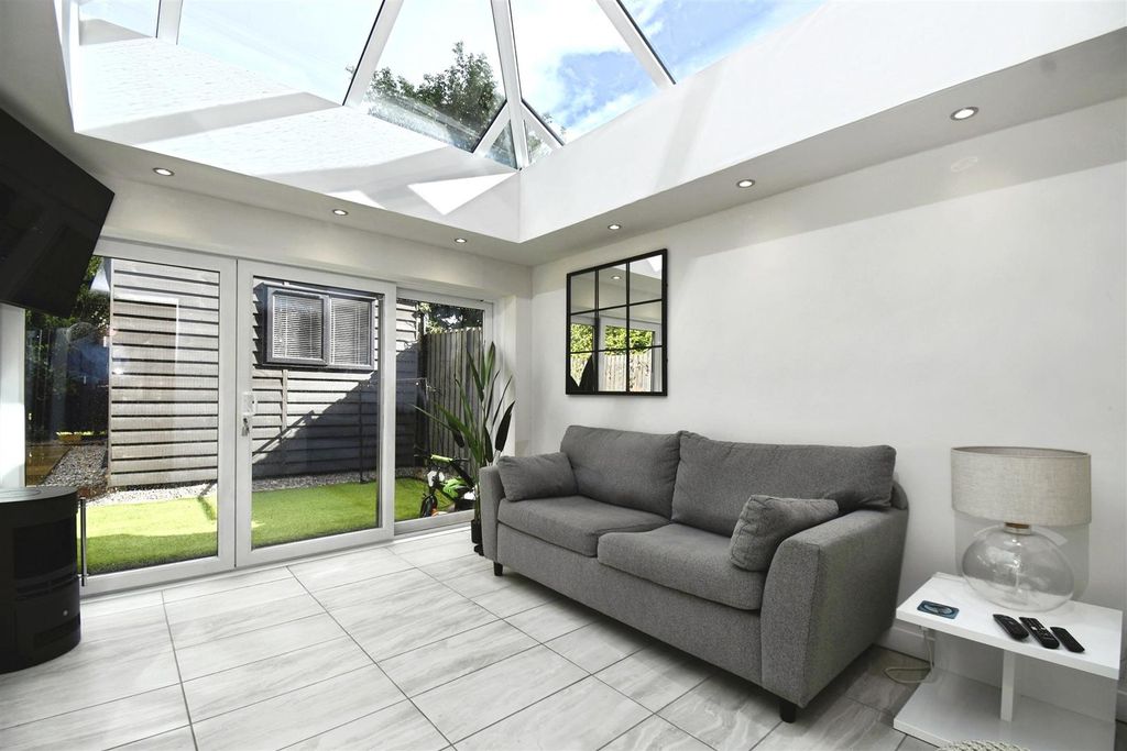 Property photo 2 of 30 Garden Room