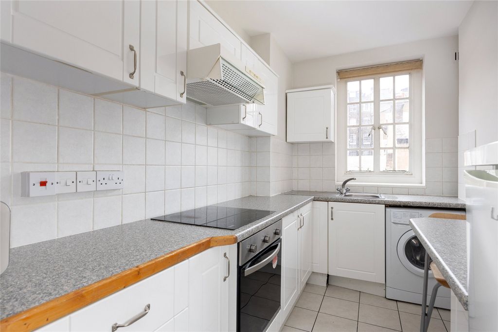 Property photo 3 of 8 Kitchen