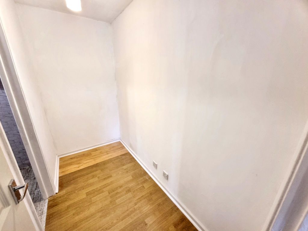 Property photo 3 of 6 Photo 1