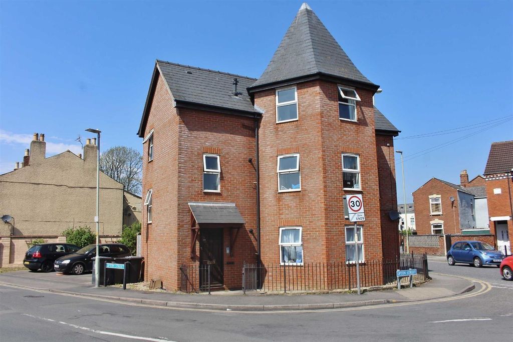 Property photo 2 of 9 Upton Street