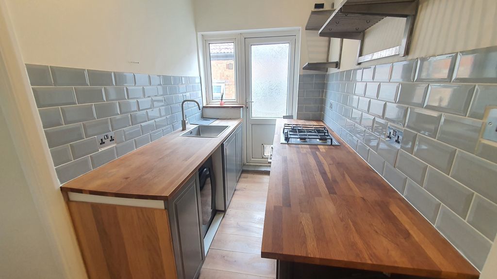 Property photo 3 of 12 Kitchen