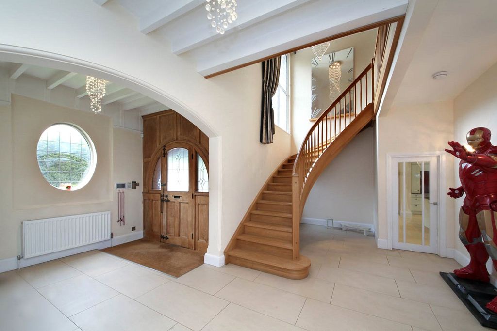 Property photo 3 of 15 Hallway