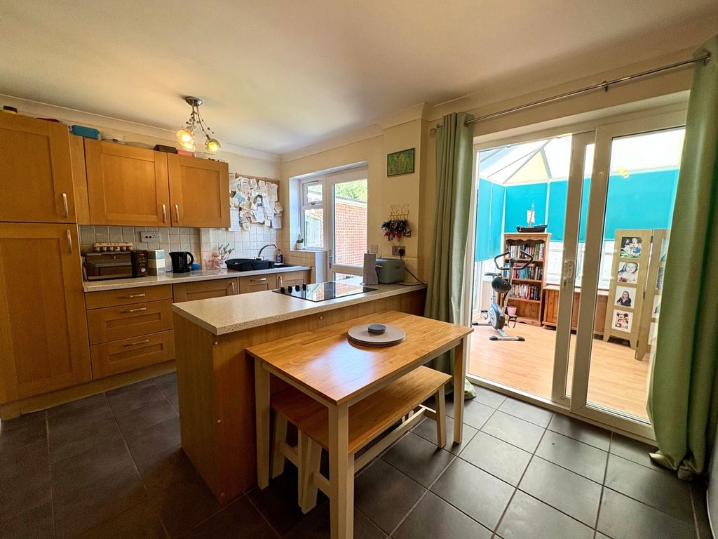 Property photo 3 of 11 Kitchen Diner 1