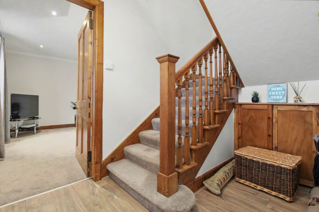 Property photo 2 of 28