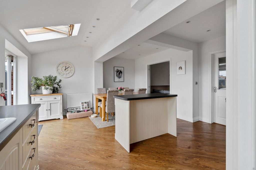 Property photo 2 of 26