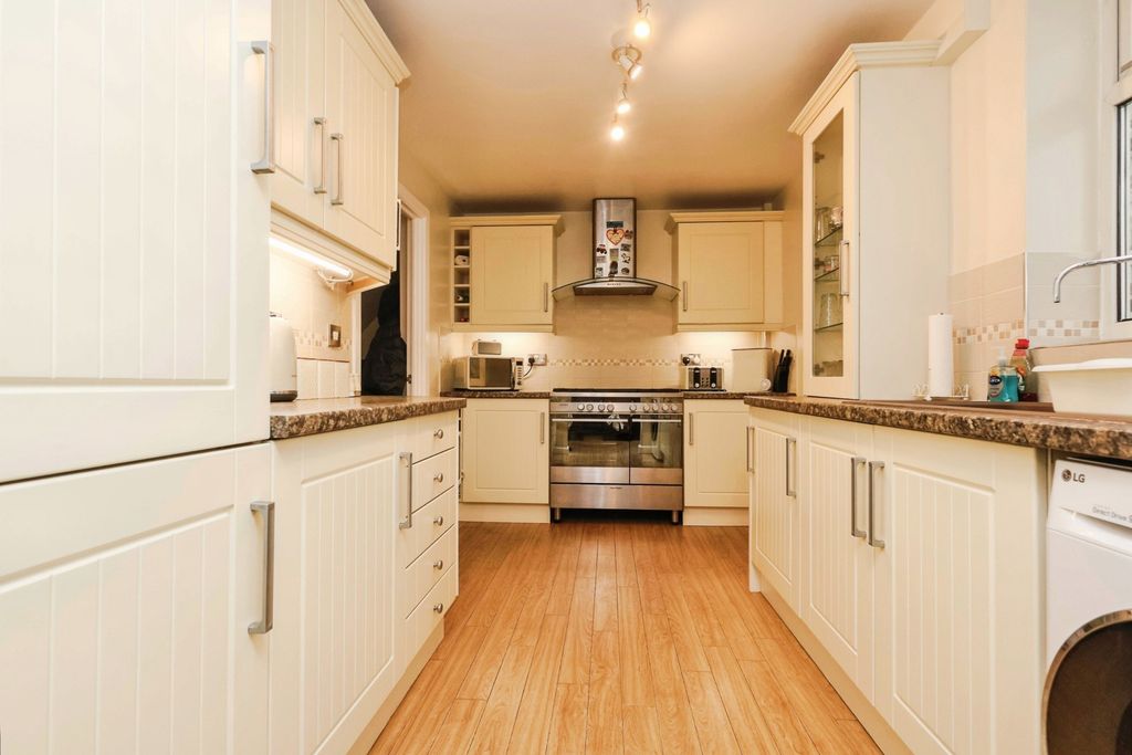 Property photo 3 of 20 Pbox-Img.Jpg