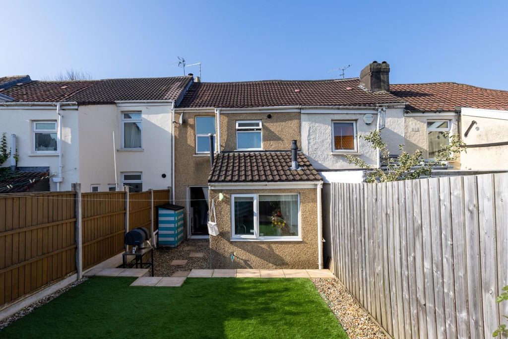 Property photo 3 of 23 4 Mayors Building Road, Bs16-28.Jpg