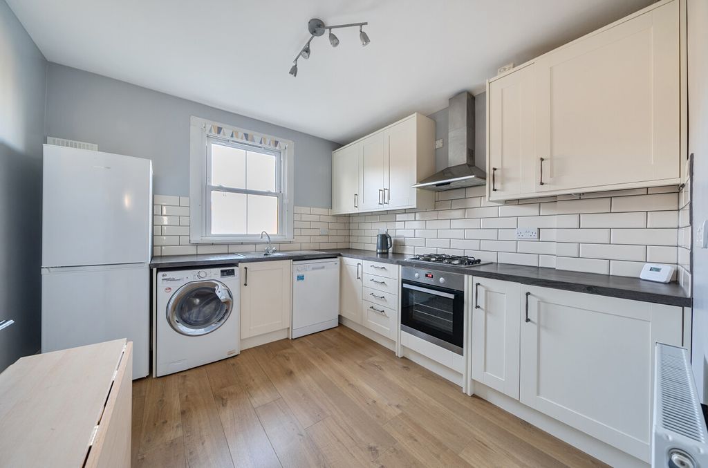 Property photo 3 of 11 1386544-1-692Eb8F...