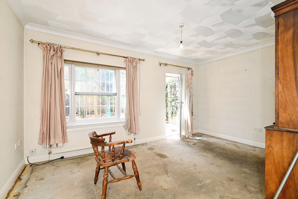 Property photo 3 of 16 Pbox-Img.Jpg
