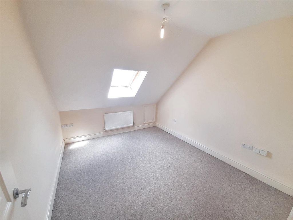 Property photo 3 of 9 Bedroom