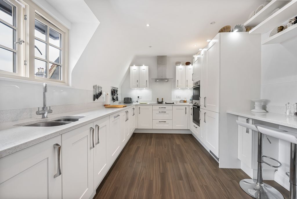 Property photo 3 of 11 Kitchen