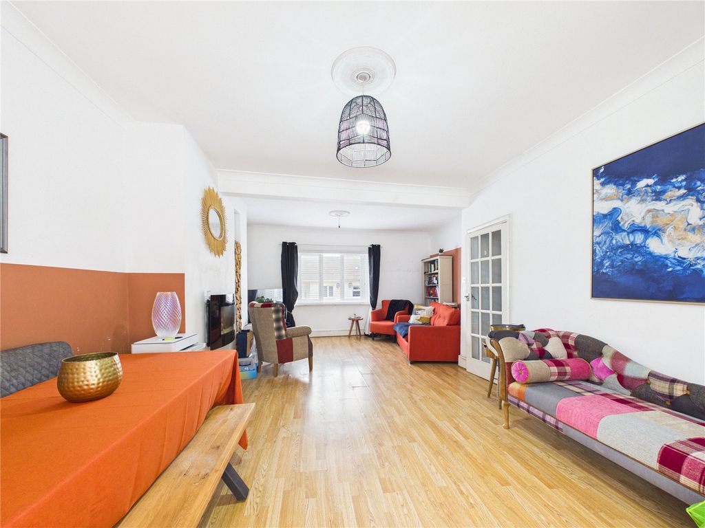 Property photo 2 of 43 Picture No. 08