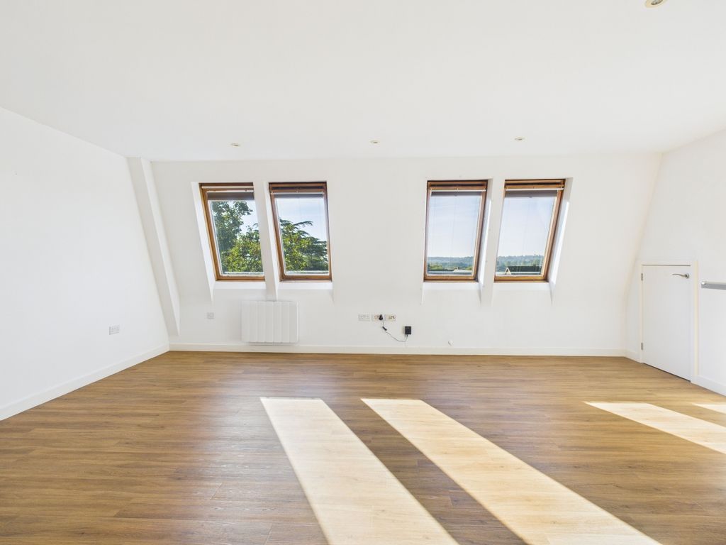 Property photo 2 of 9 Cam04922G0-Pr0067-Still001