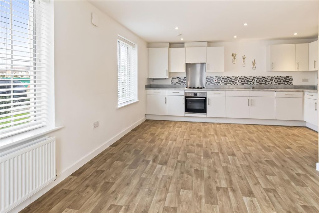 Property photo 3 of 8 2 Geramium Court (9)_002.Jpg