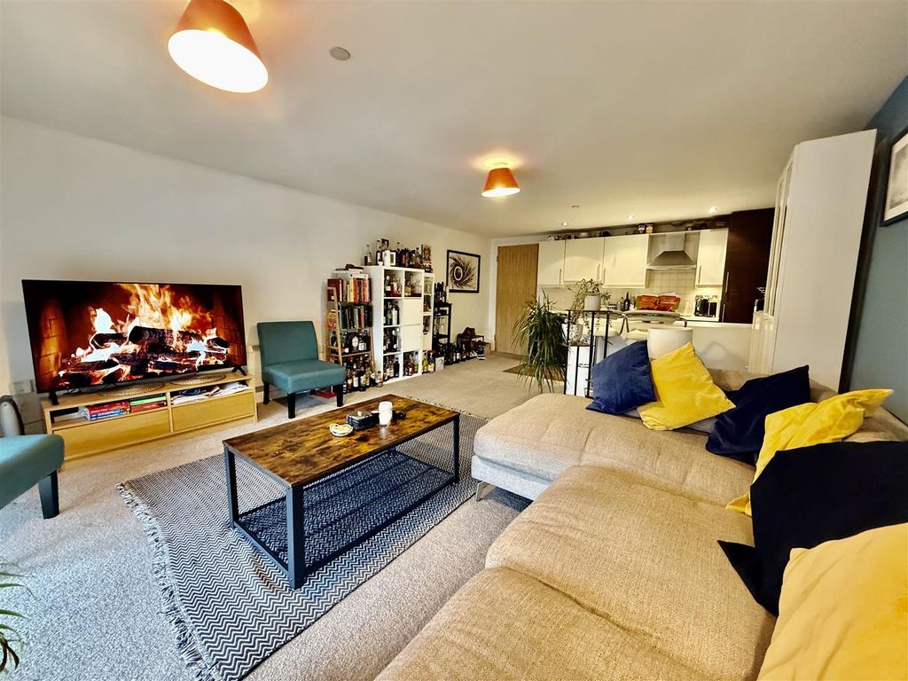 Property photo 2 of 17 Lounge/Kitchen/Diner