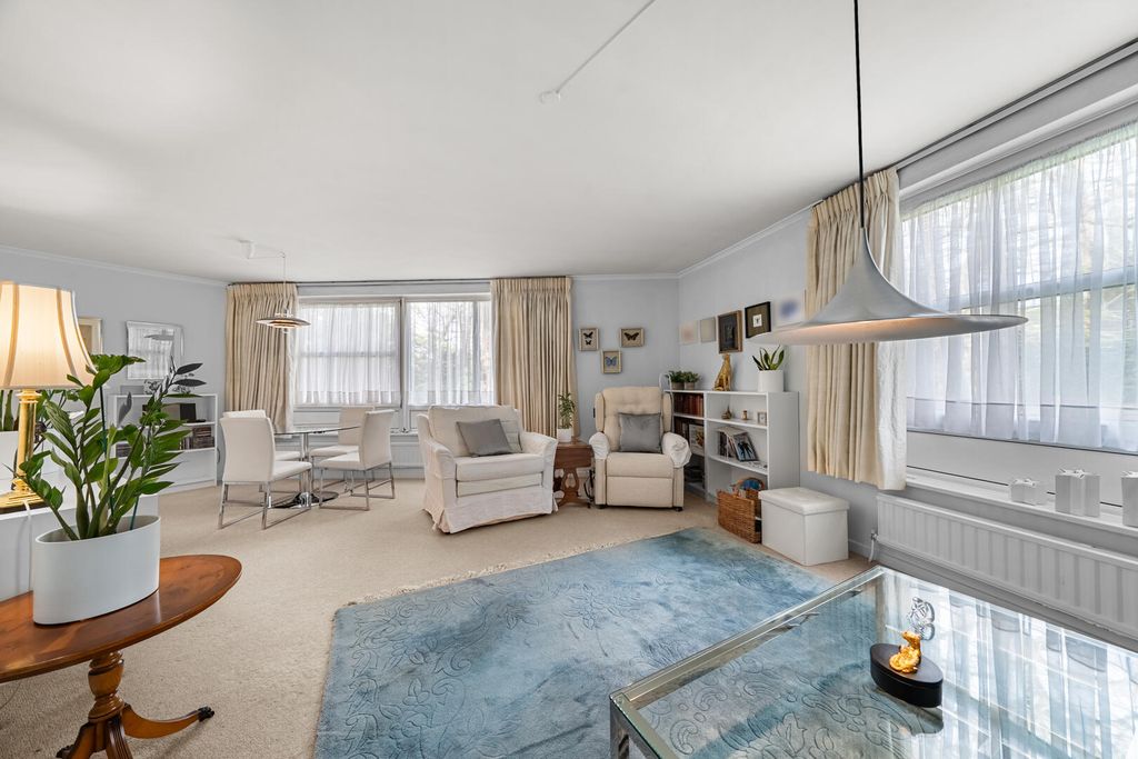 Property photo 2 of 17 Living Room