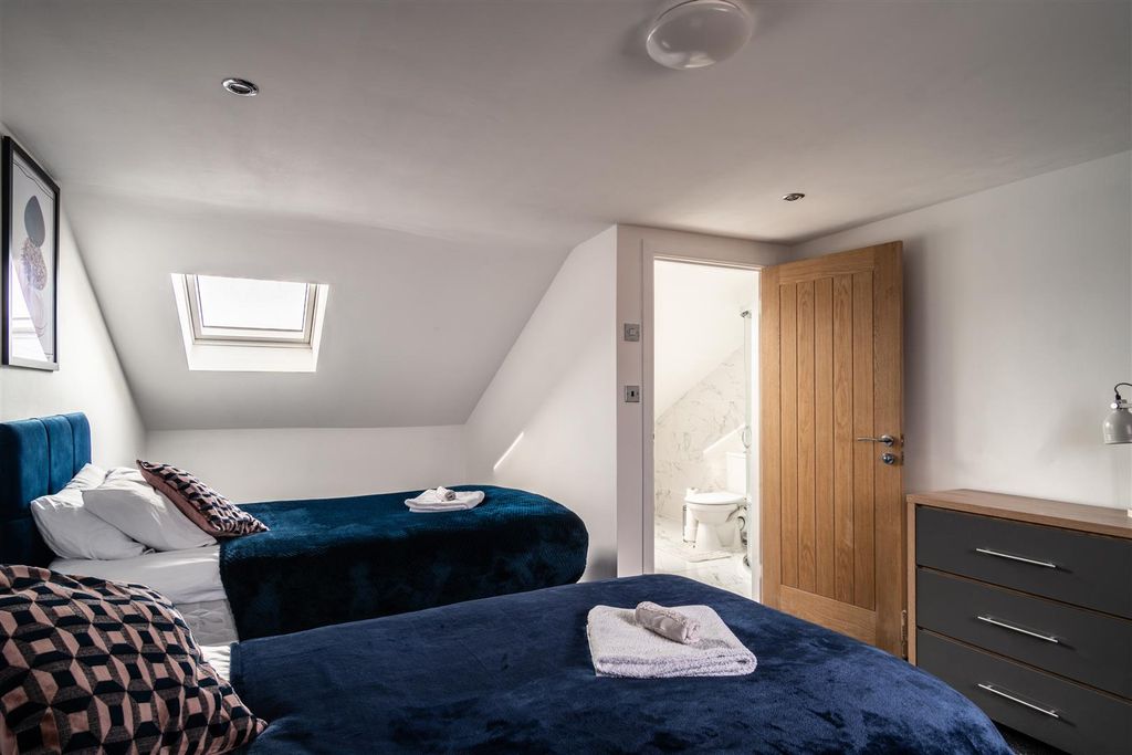 Property photo 3 of 11 Cat07869-Hdr.Jpg