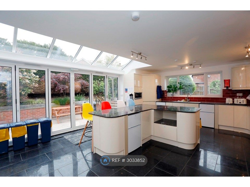 Property photo 2 of 6 Kitchen