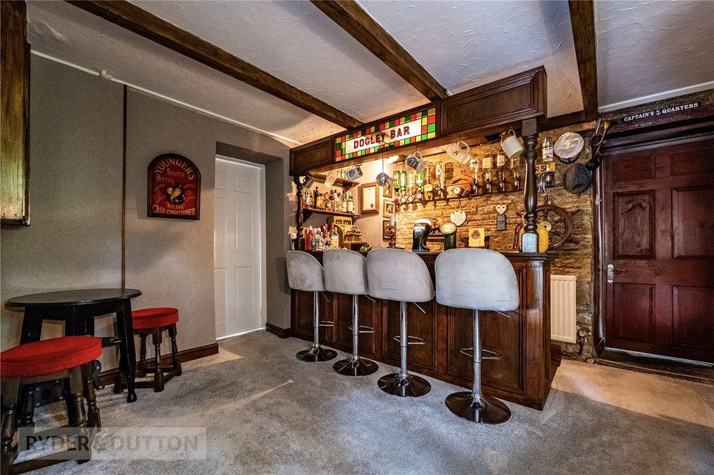 Property photo 2 of 30 Bar/Snug