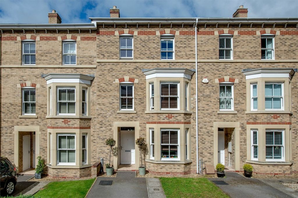 Property photo 2 of 21