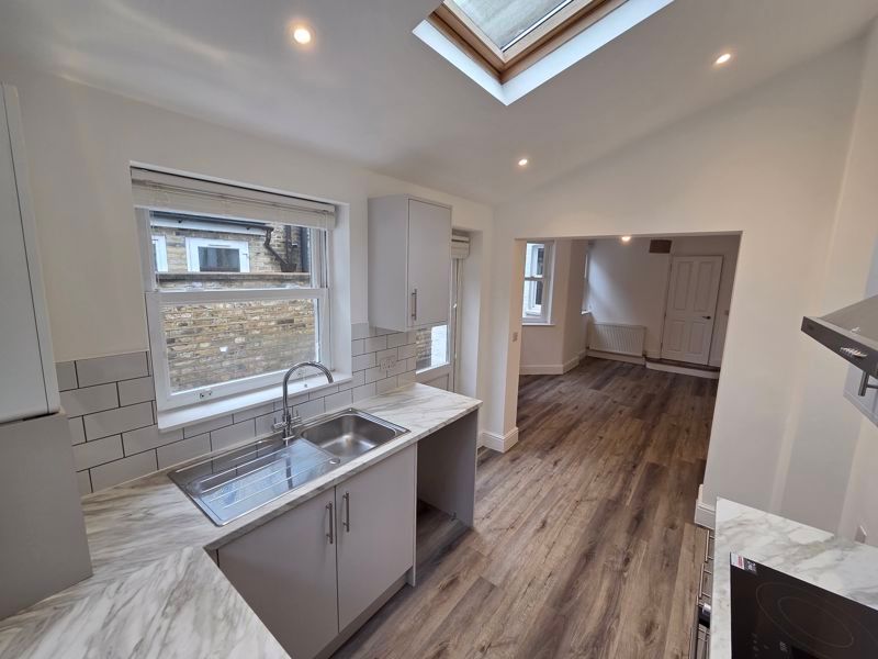 Property photo 1 of 23 Photo 8