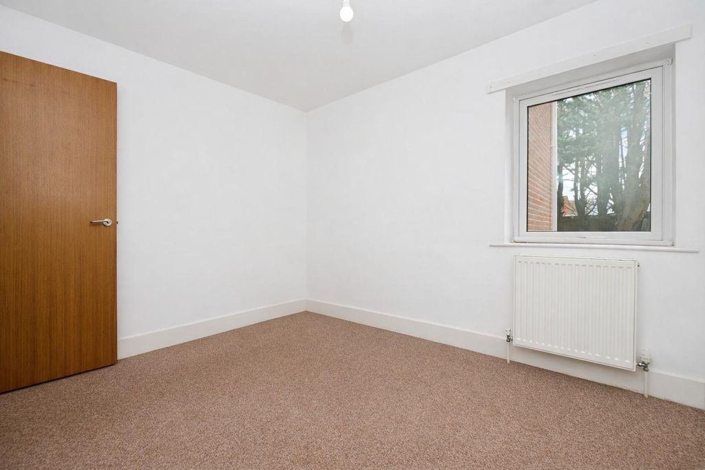 Additional image 7 of 2 bed flat for saleBurt Close, Fareham PO15