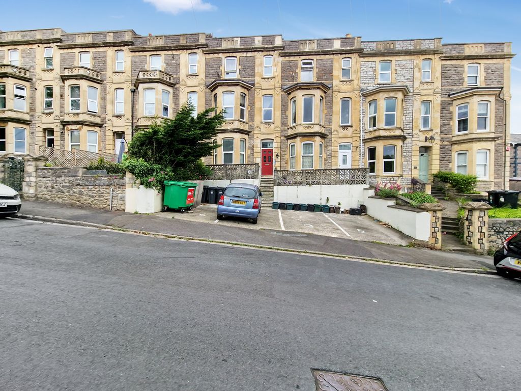 Property photo 1 of 13 2 Bedroom Flat For Sale