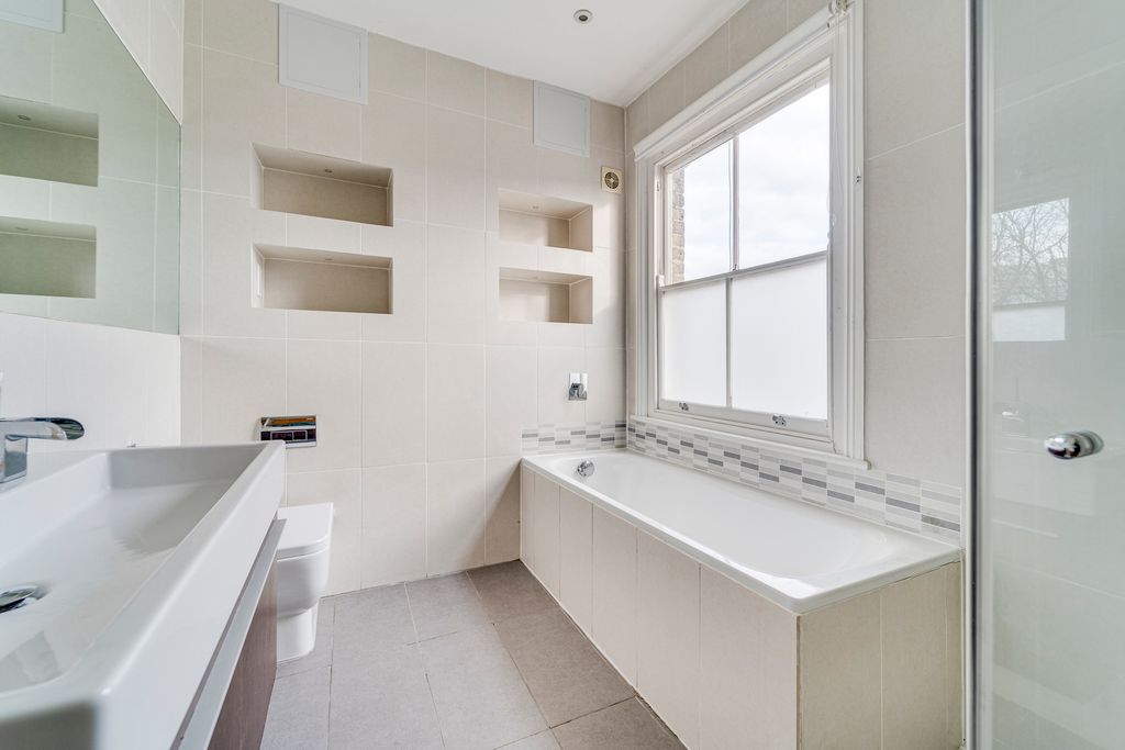 Property photo 3 of 7 Img_41235_3_Original