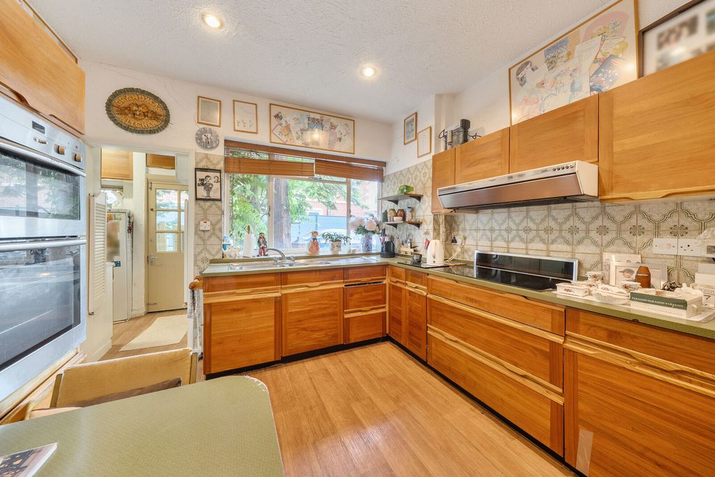 Property photo 3 of 22