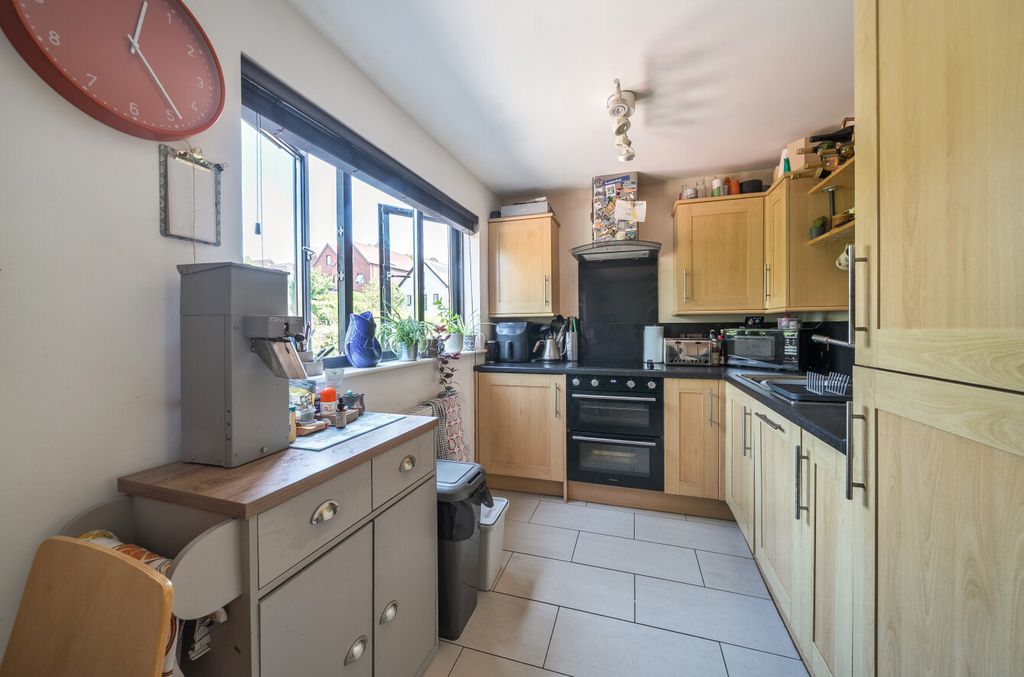 Property photo 3 of 10 1484355-10-6A50De...