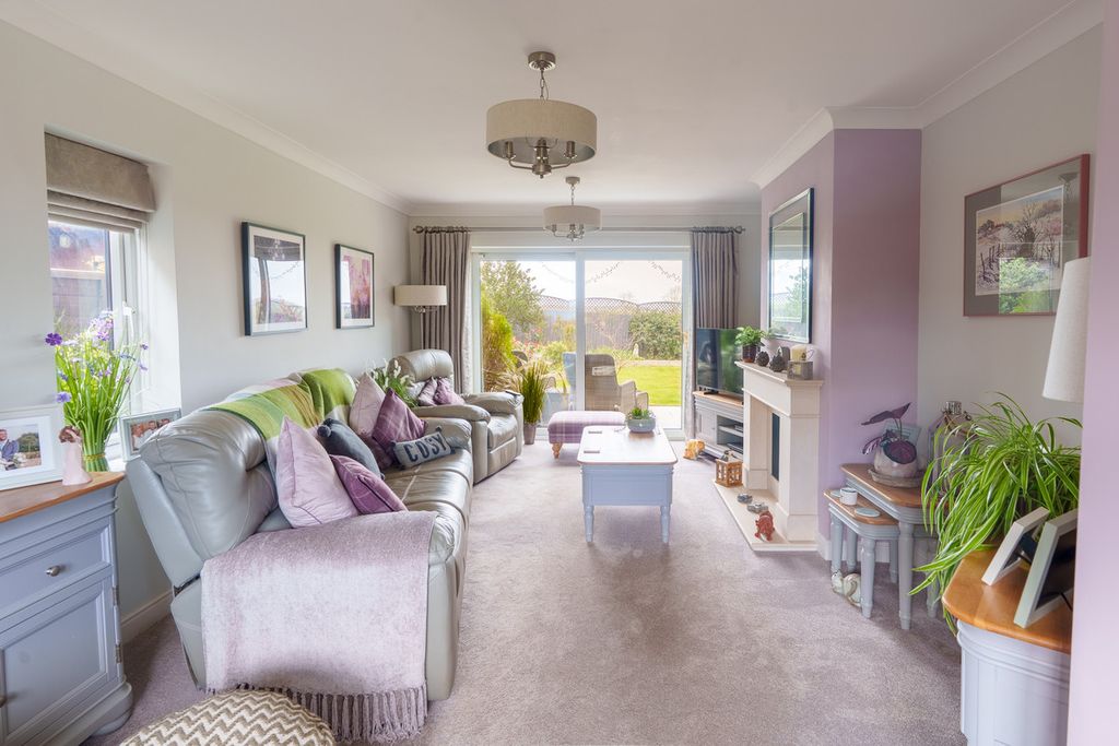 Property photo 3 of 11