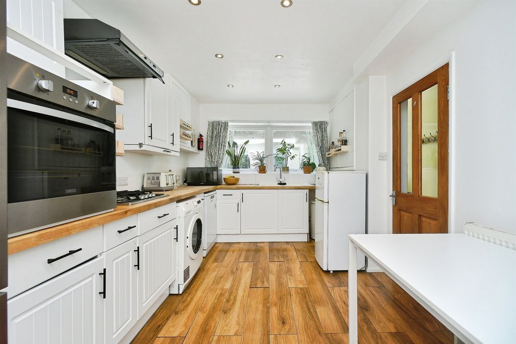 Property photo 2 of 30
