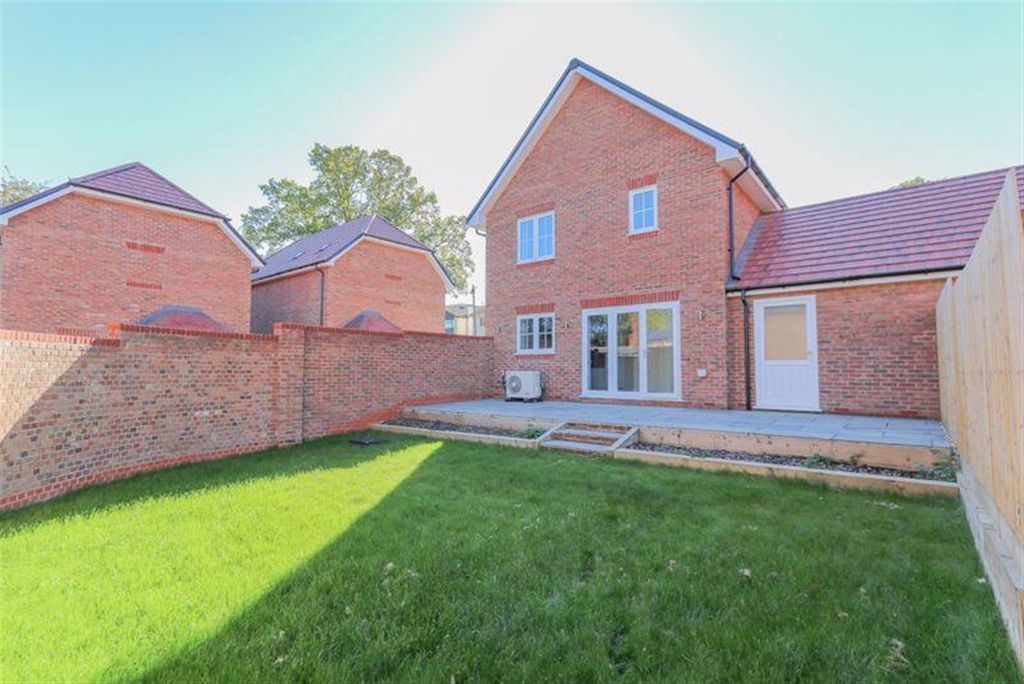 Property photo 2 of 8