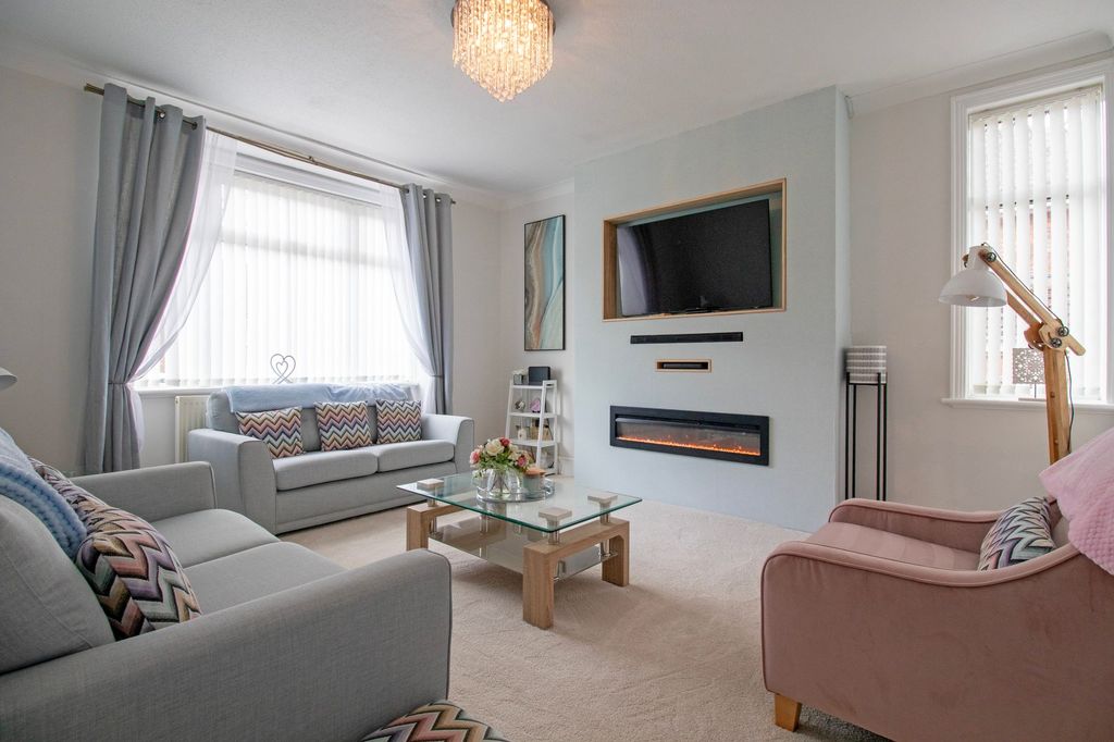 Property photo 2 of 37