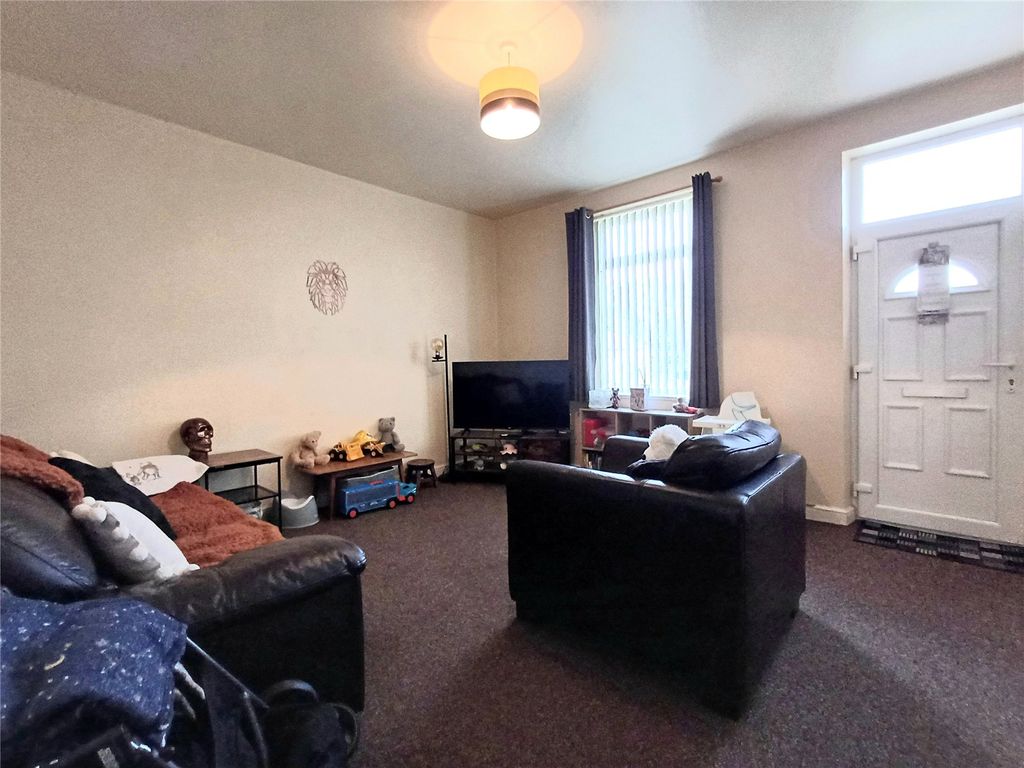 Property photo 3 of 10 Living Room