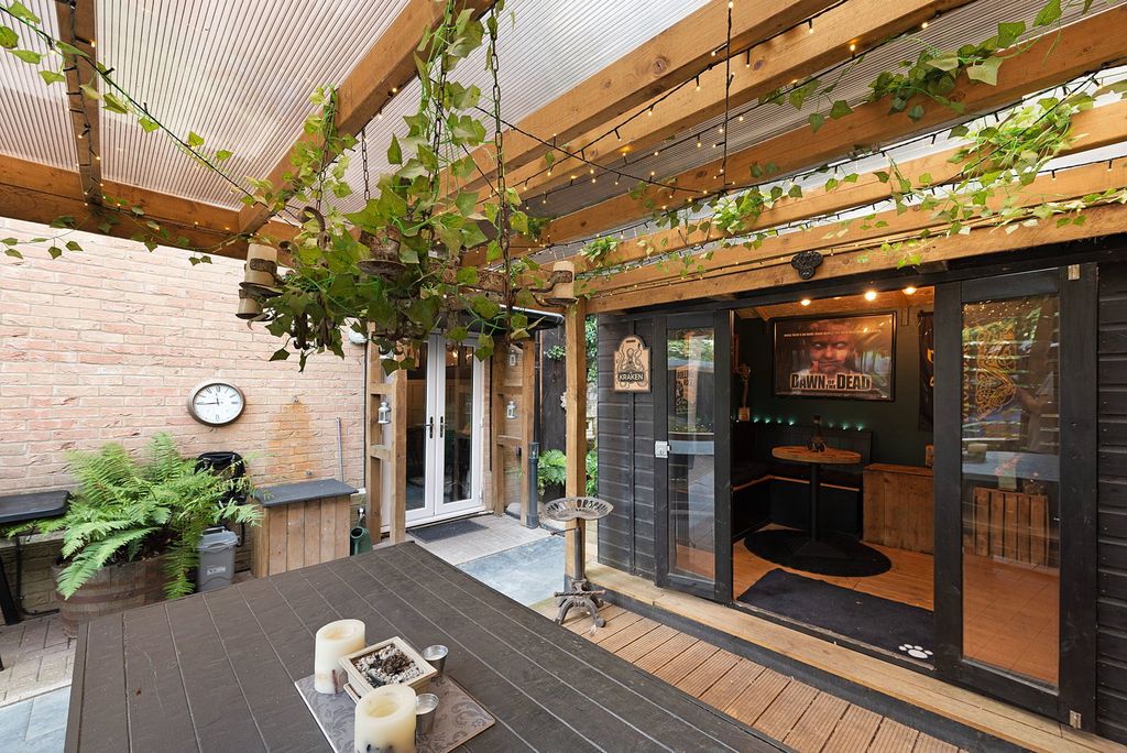Property photo 2 of 44