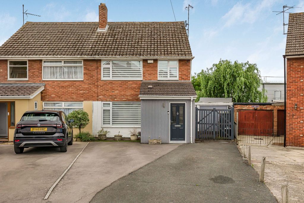 Property photo 1 of 17