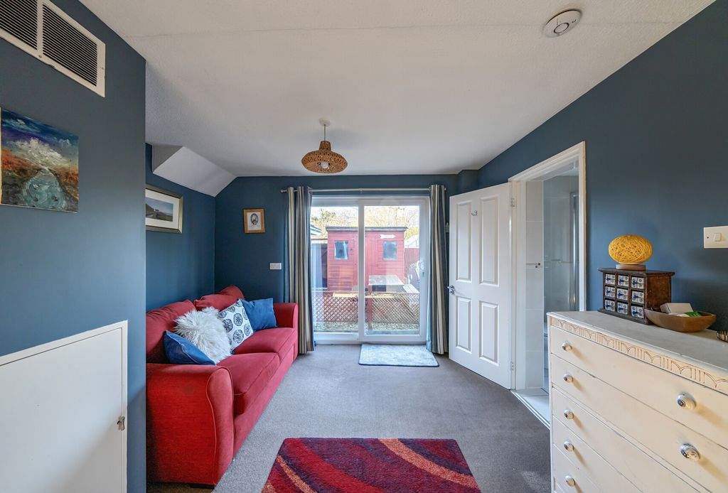 Property photo 2 of 22 1394792-11-694545...