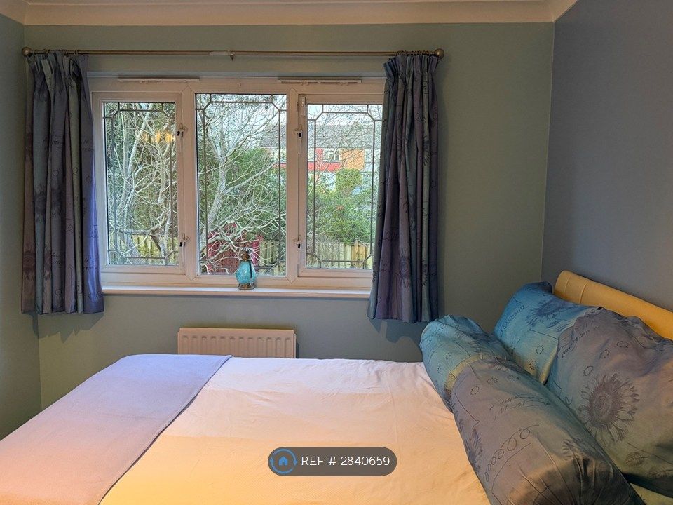 Property photo 1 of 16 Bedroom With Garden View
