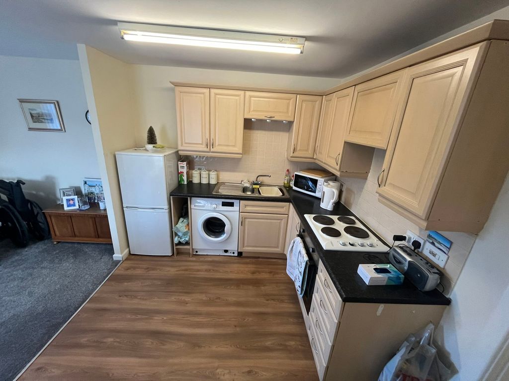 Property photo 2 of 8