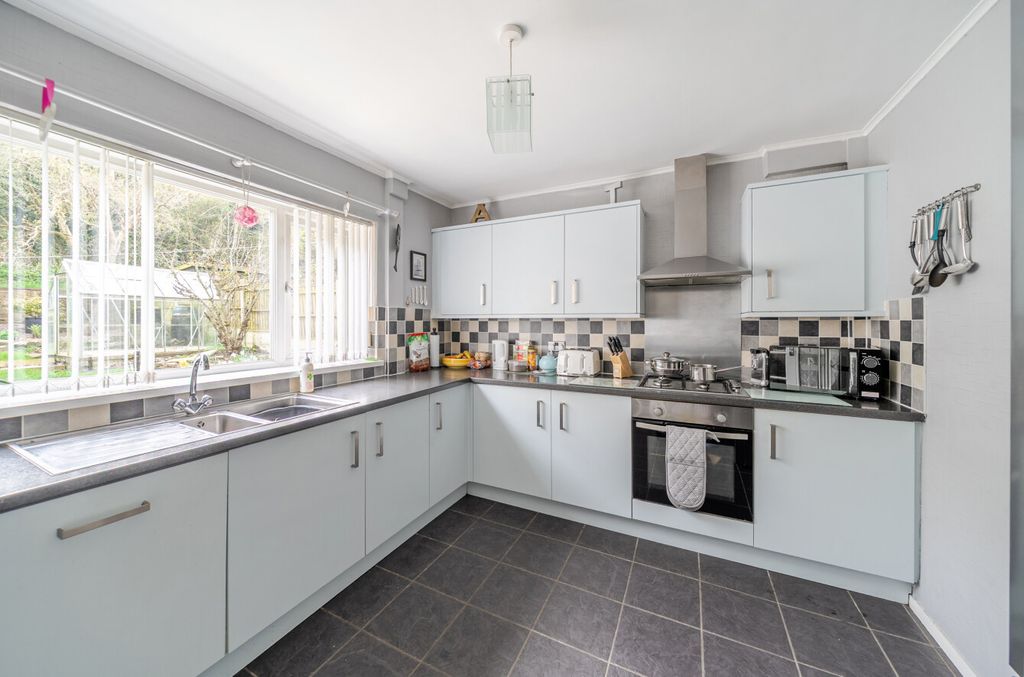 Property photo 2 of 11 1433411-8-69c1373...