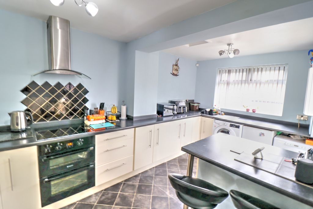 Property photo 2 of 19 Img_8431