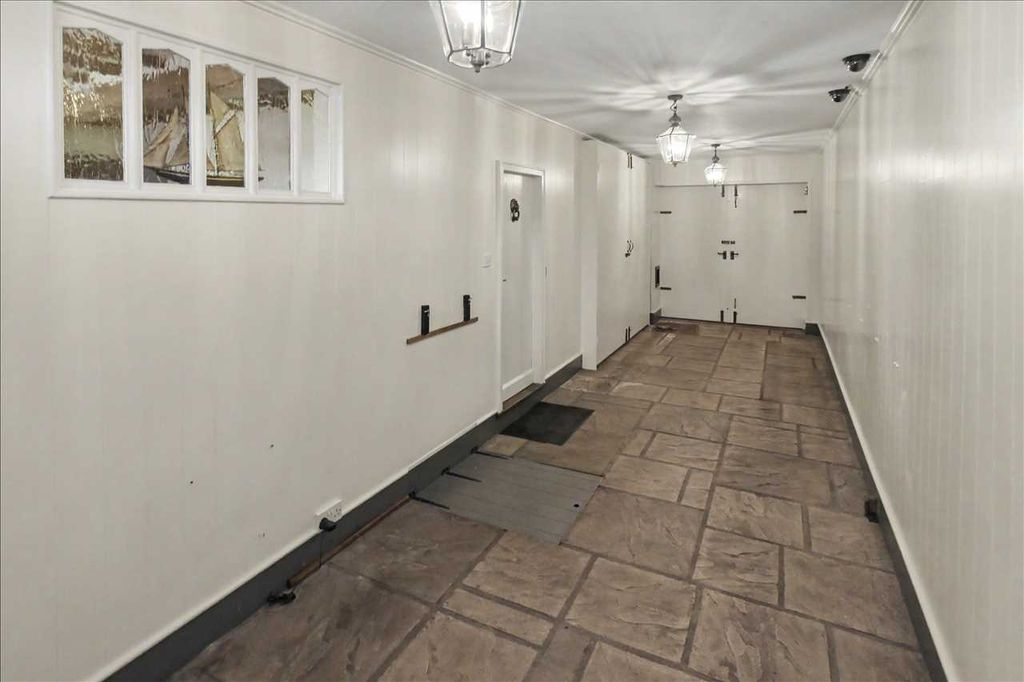 Property photo 2 of 30 Entrance