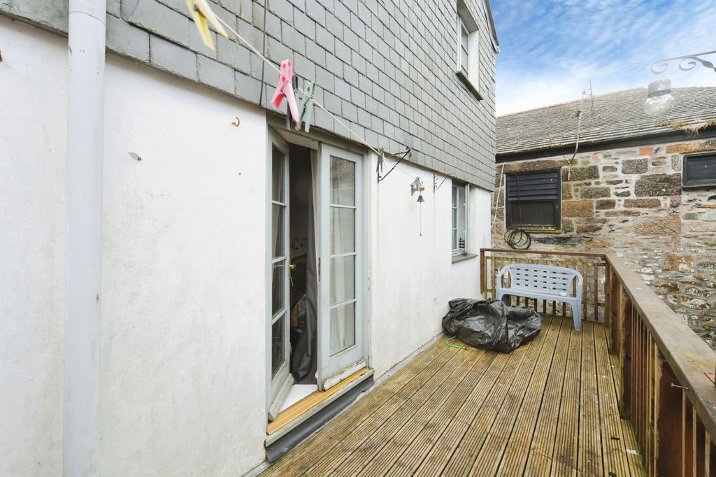 Property photo 2 of 16 Balcony