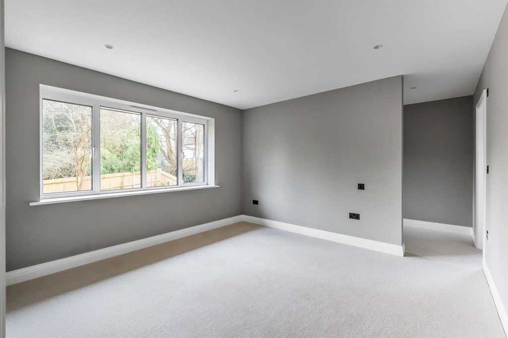 Additional image 34 of 4 bed detached house for saleCross Lanes, Guildford GU1