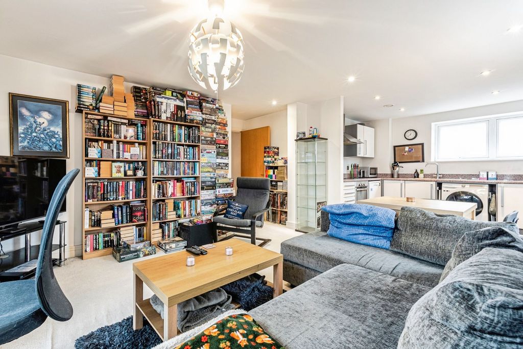 Property photo 2 of 18