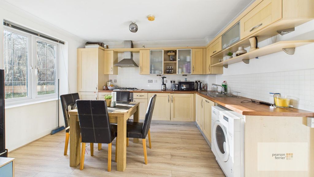 Property photo 3 of 9 Kitchen