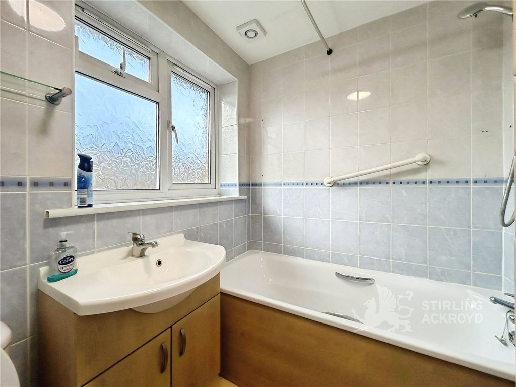 Property photo 3 of 7 Bathroom