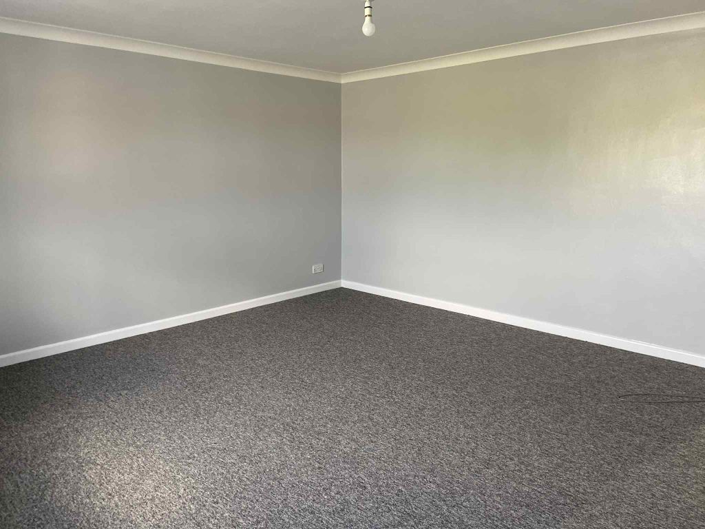 Property photo 2 of 7 Sitting/Bedroom